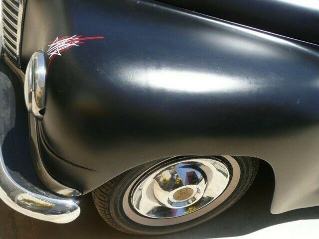 1947 Plymouth Custom Details & Pinstriping
