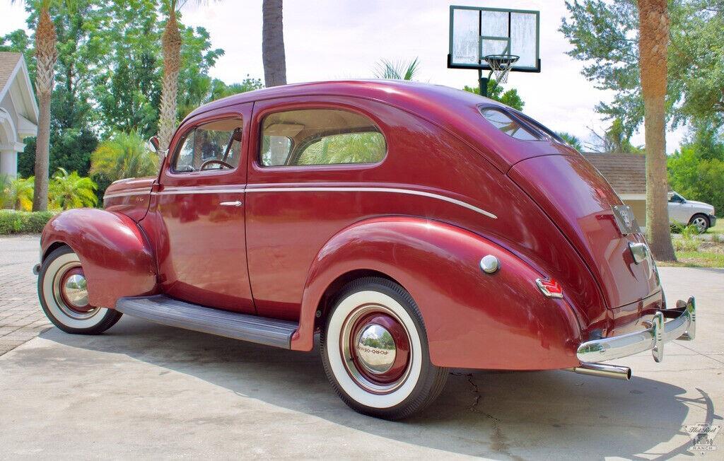 1940 Ford Deluxe Sedan Fully Restored / 221 Flathead V8 / Air Conditioning