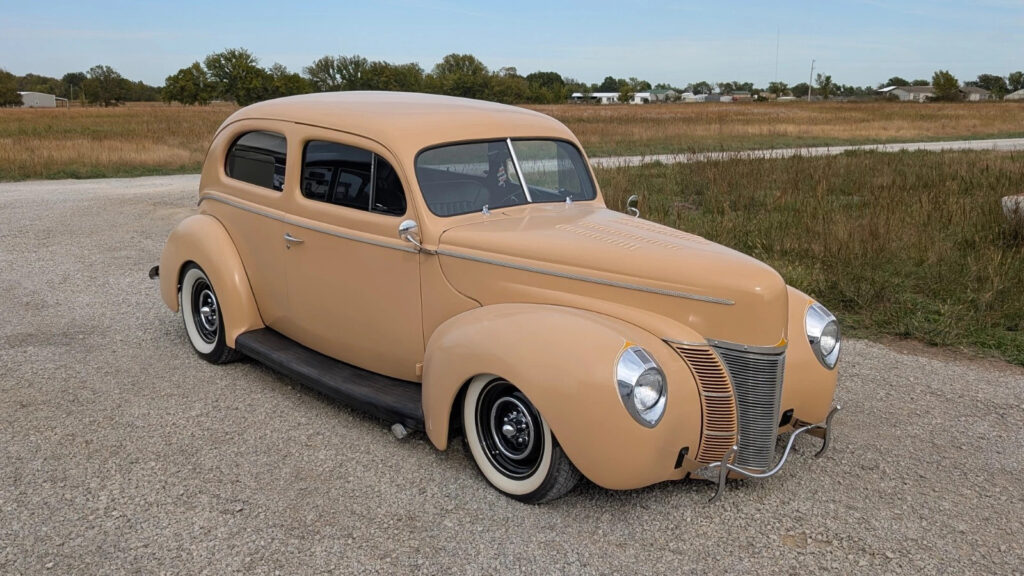 1940 Ford Deluxe
