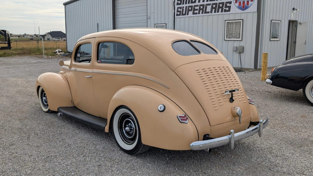 1940 Ford Deluxe