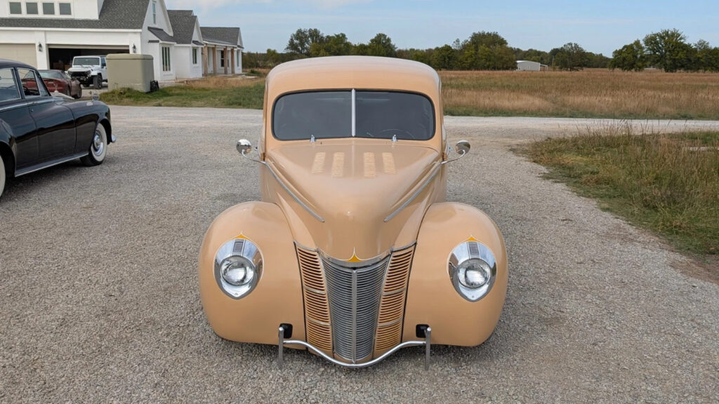 1940 Ford Deluxe