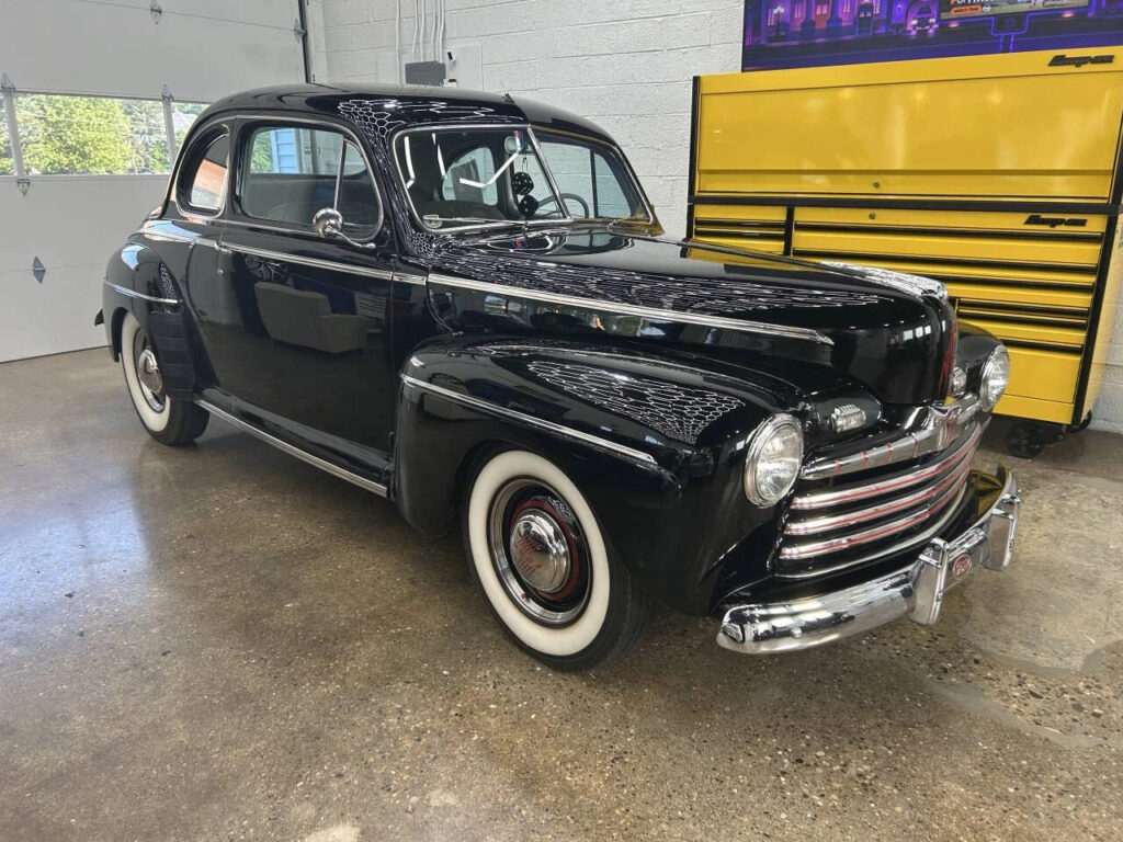1946 Ford Super Deluxe Custom Black V8 3.8L Manual 3-Speed 5000 Miles